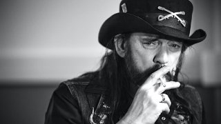 Új szövegvideóval jelentkezett a RockOut zenekar Lemmy emlékére